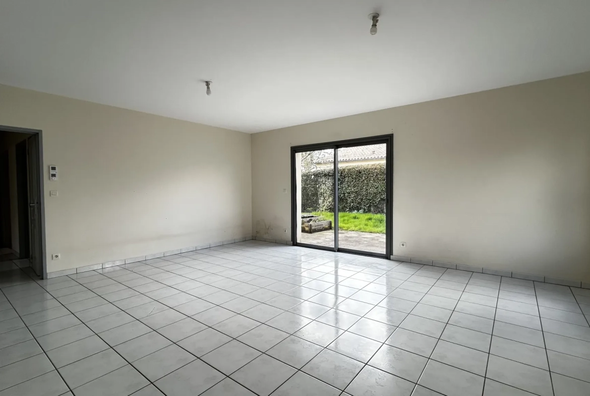 Maison de plain-pied à Coulon, 3 chambres, jardin clos, garage, environnement calme 