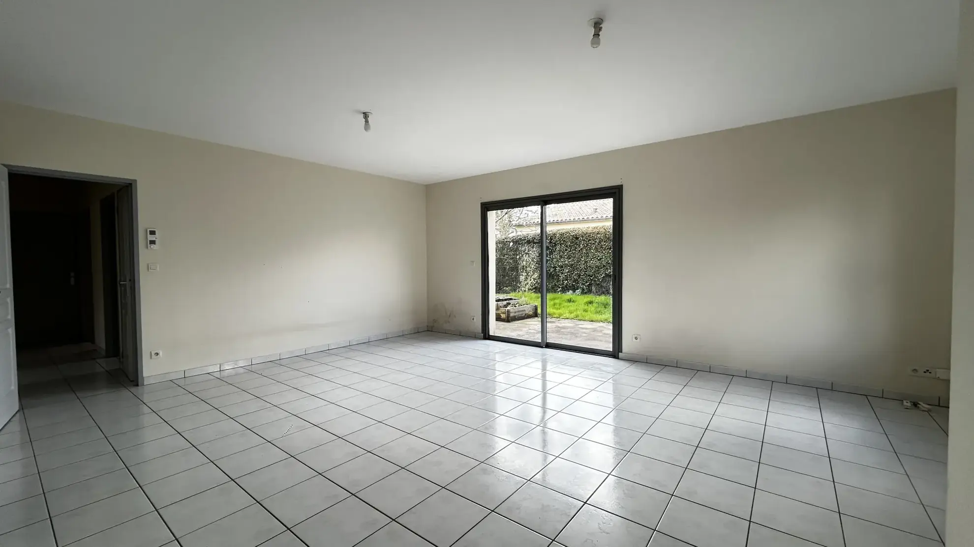 Maison de plain-pied à Coulon, 3 chambres, jardin clos, garage, environnement calme 