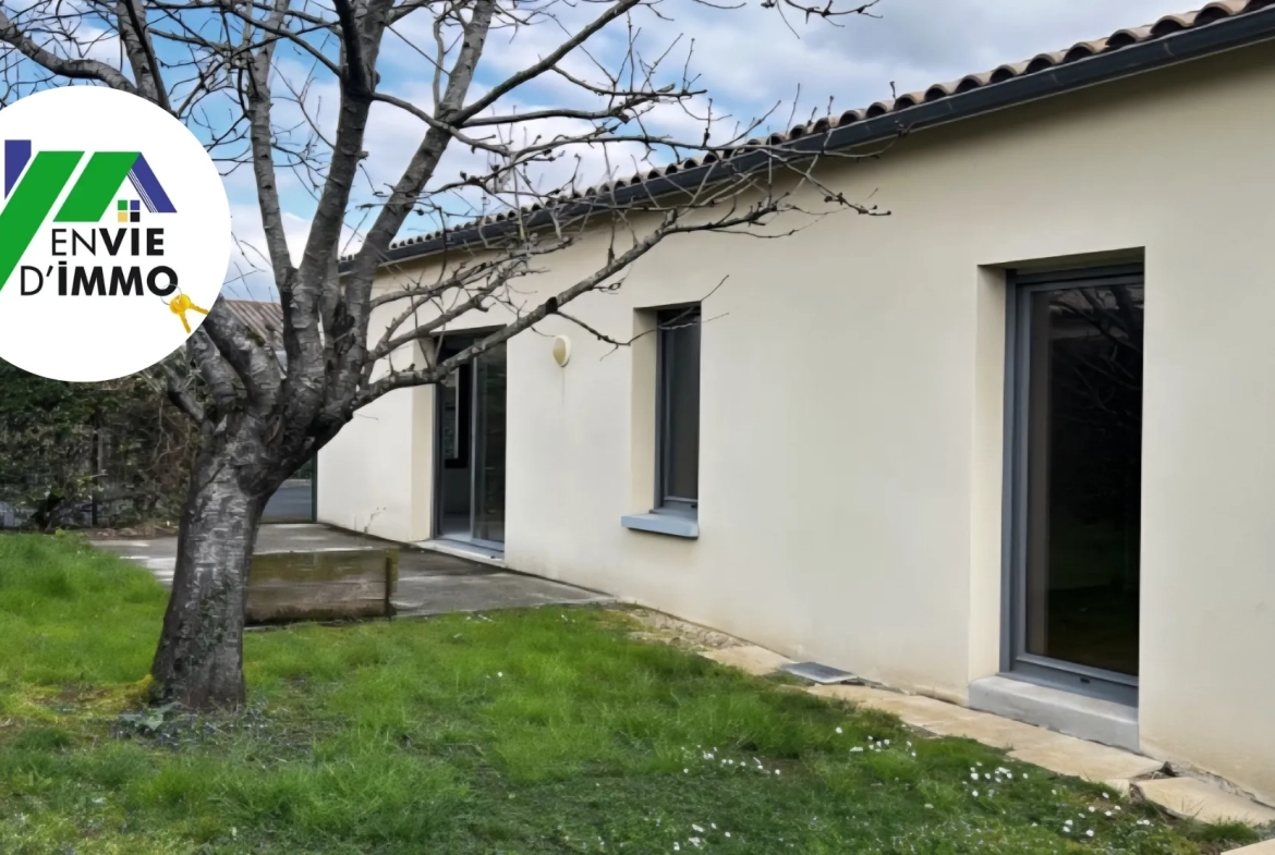 Maison de plain-pied à Coulon, 3 chambres, jardin clos, garage, environnement calme 