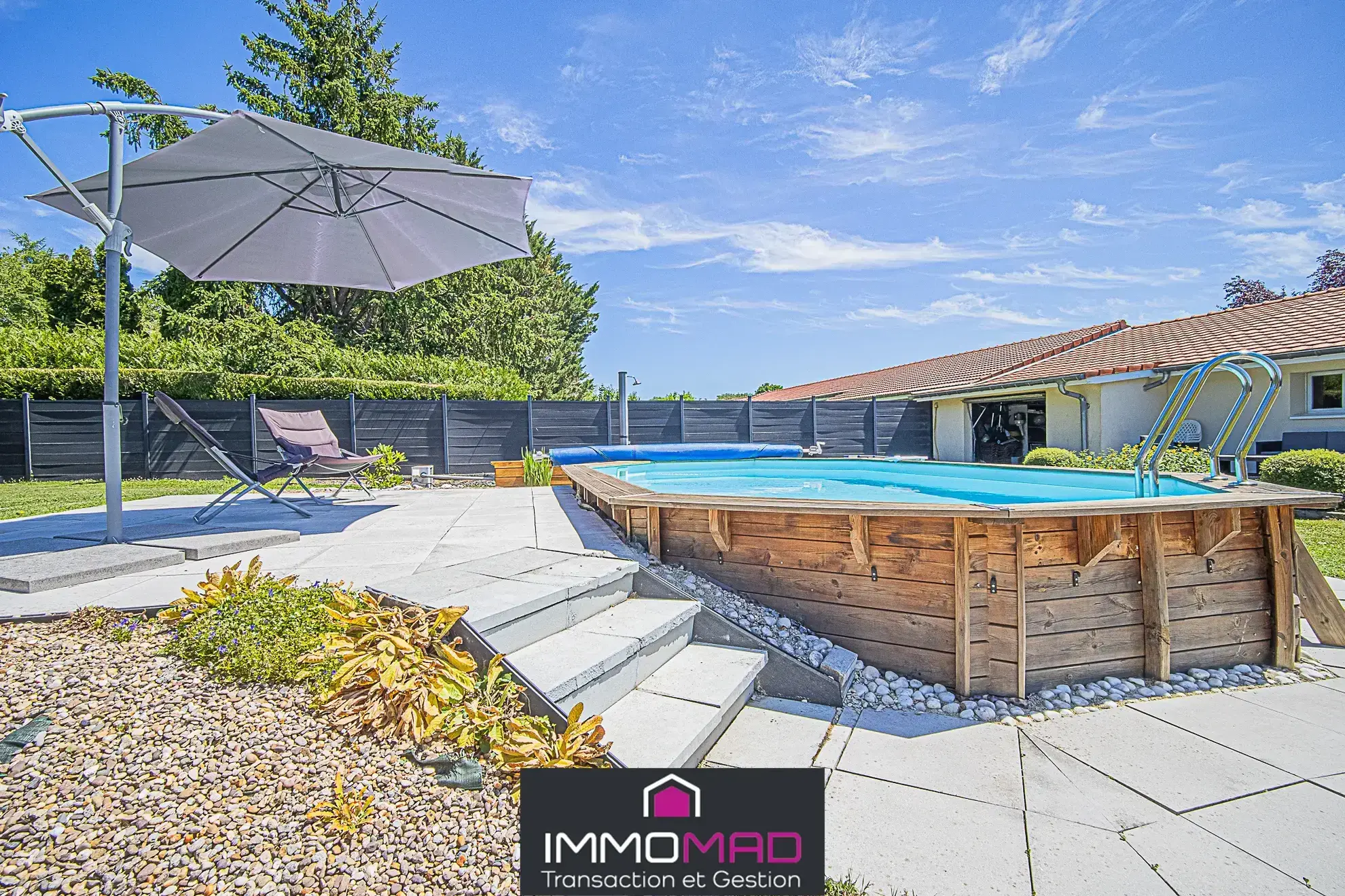 Maison de plain-pied de 140 m² avec piscine à Verdun proche zone du dragon 