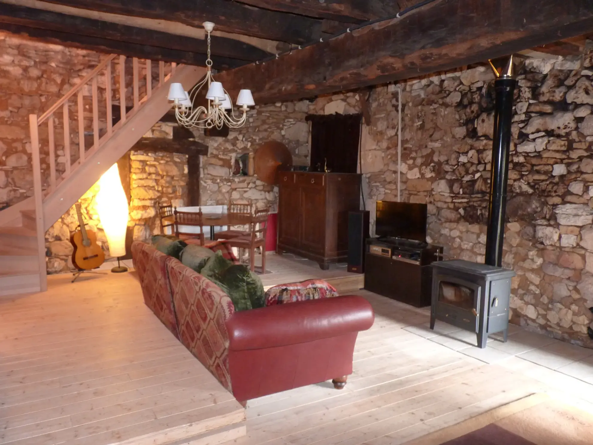 Maison en pierre à rénover avec jardin et vue campagne à Saint-Just 