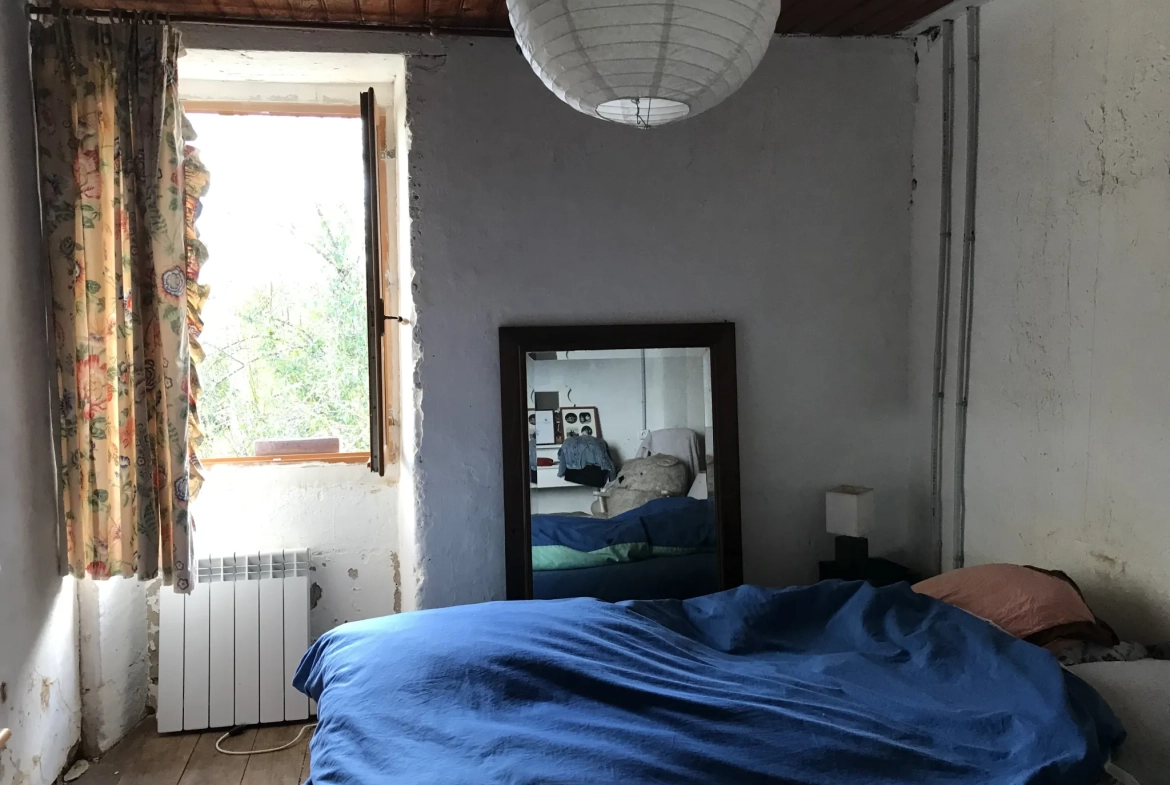 Maison en pierre à rénover avec jardin et vue campagne à Saint-Just 