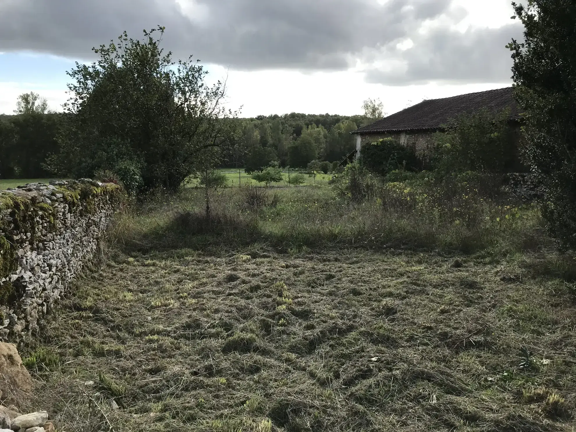 Maison en pierre à rénover avec jardin et vue campagne à Saint-Just 