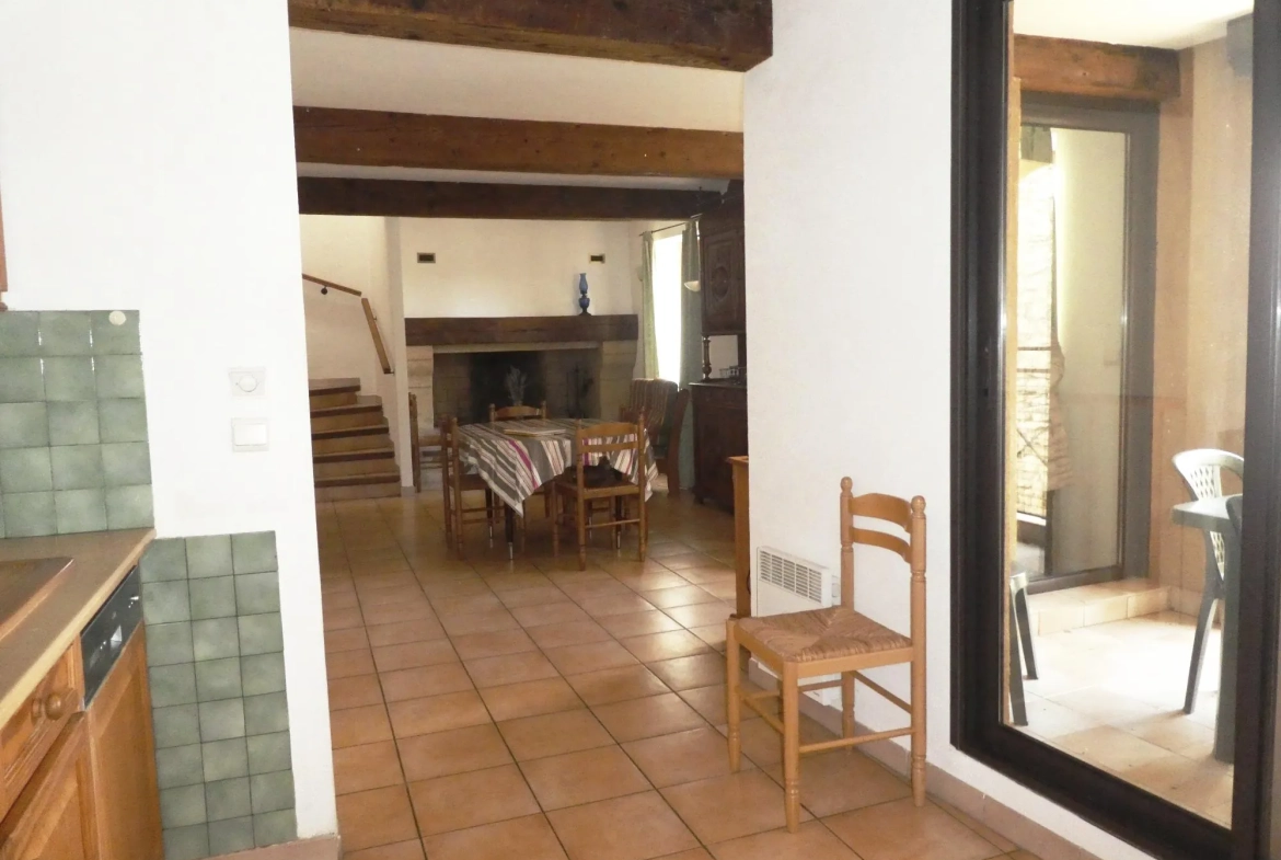 Maison de village à vendre à Duilhac-sous-Peyrepertuse avec terrasse et parking 