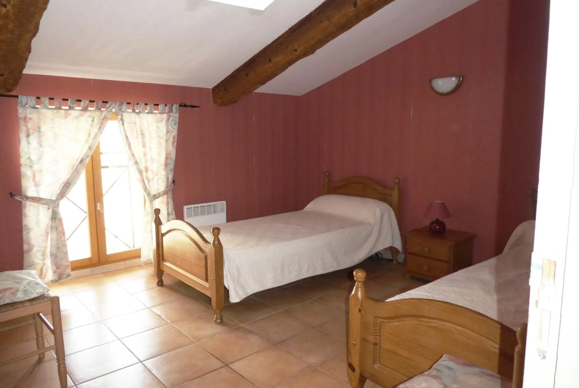 Maison de village à vendre à Duilhac-sous-Peyrepertuse avec terrasse et parking 