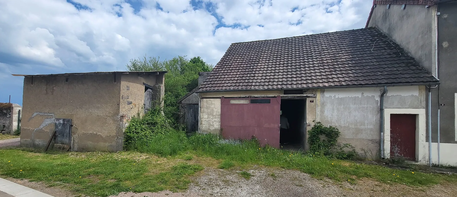 Maison à Epinac de 155 m² avec jardin, terrasse et potentiel d'aménagement 