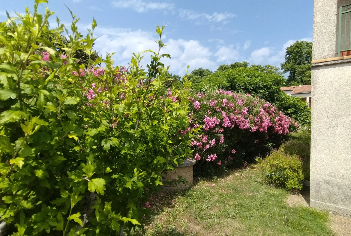 Maison T4 à Nîmes Ouest avec jardin, garage et grande terrasse 