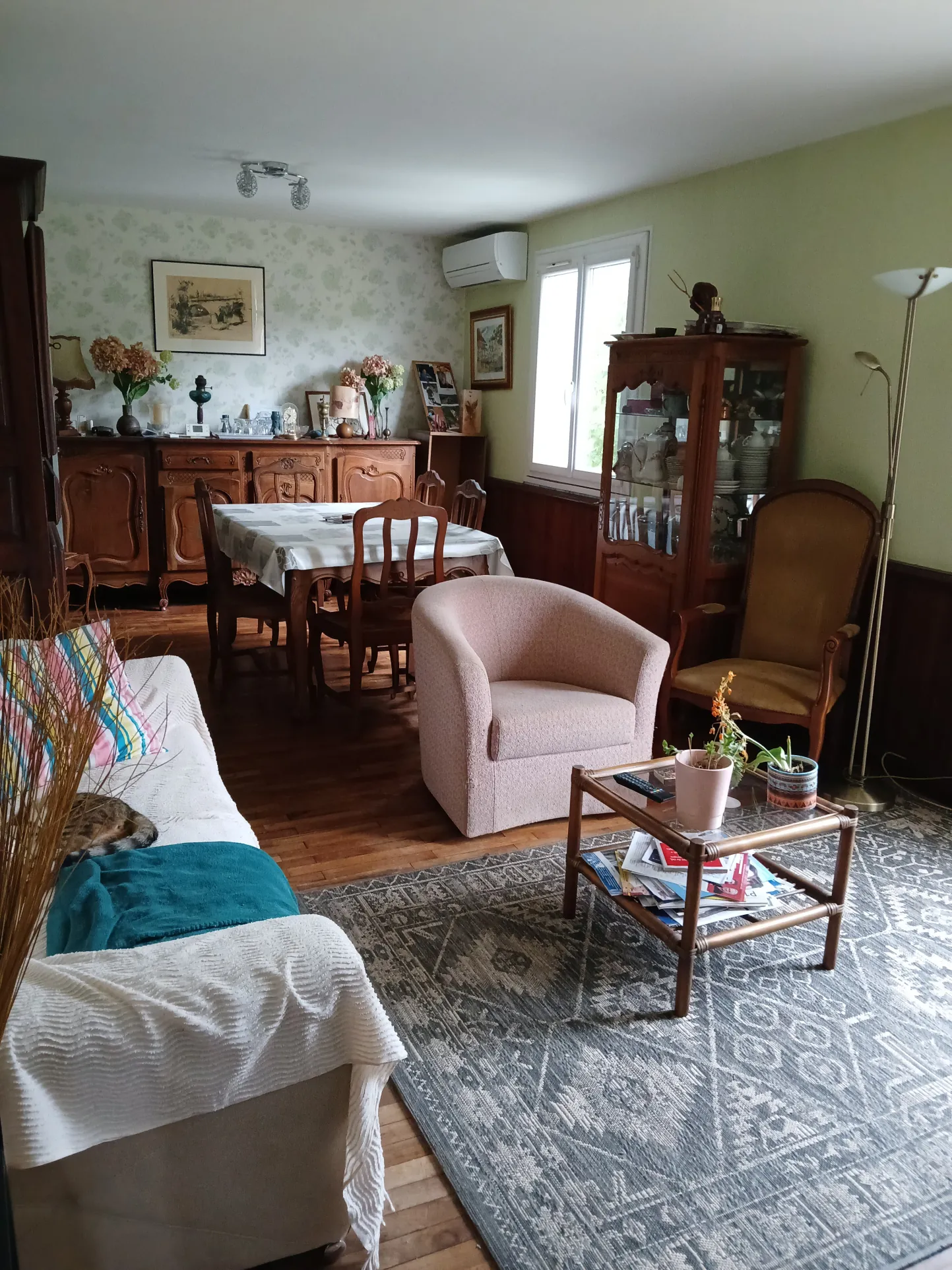 Maison T7 à vendre à La Roque-Gageac – Grand terrain et garages, idéal famille 