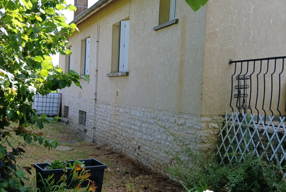 Maison T7 à vendre à La Roque-Gageac – Grand terrain et garages, idéal famille 