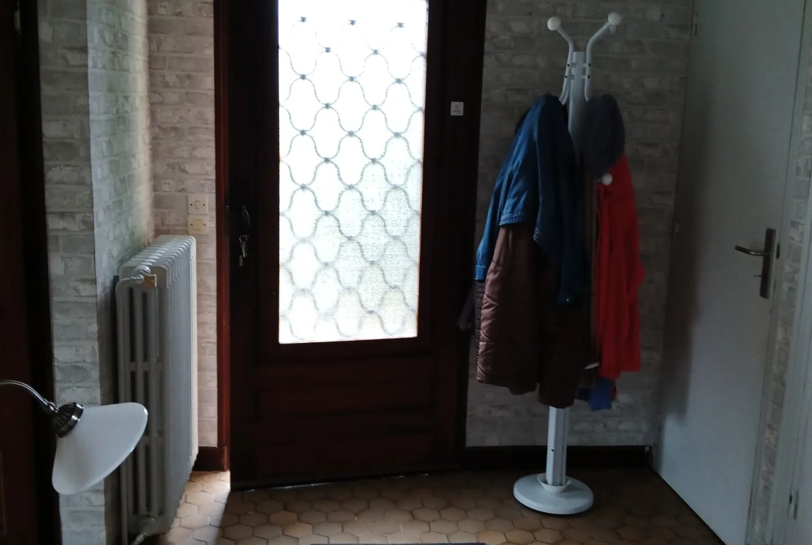 Maison T7 à vendre à La Roque-Gageac – Grand terrain et garages, idéal famille 