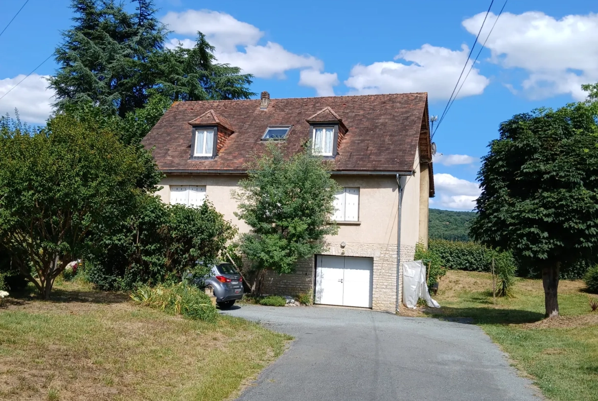 Maison T7 à vendre à La Roque-Gageac – Grand terrain et garages, idéal famille 