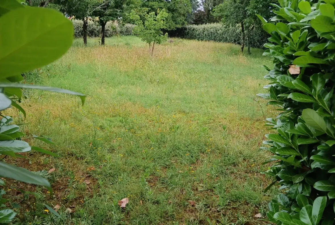 Maison T7 à vendre à La Roque-Gageac – Grand terrain et garages, idéal famille 