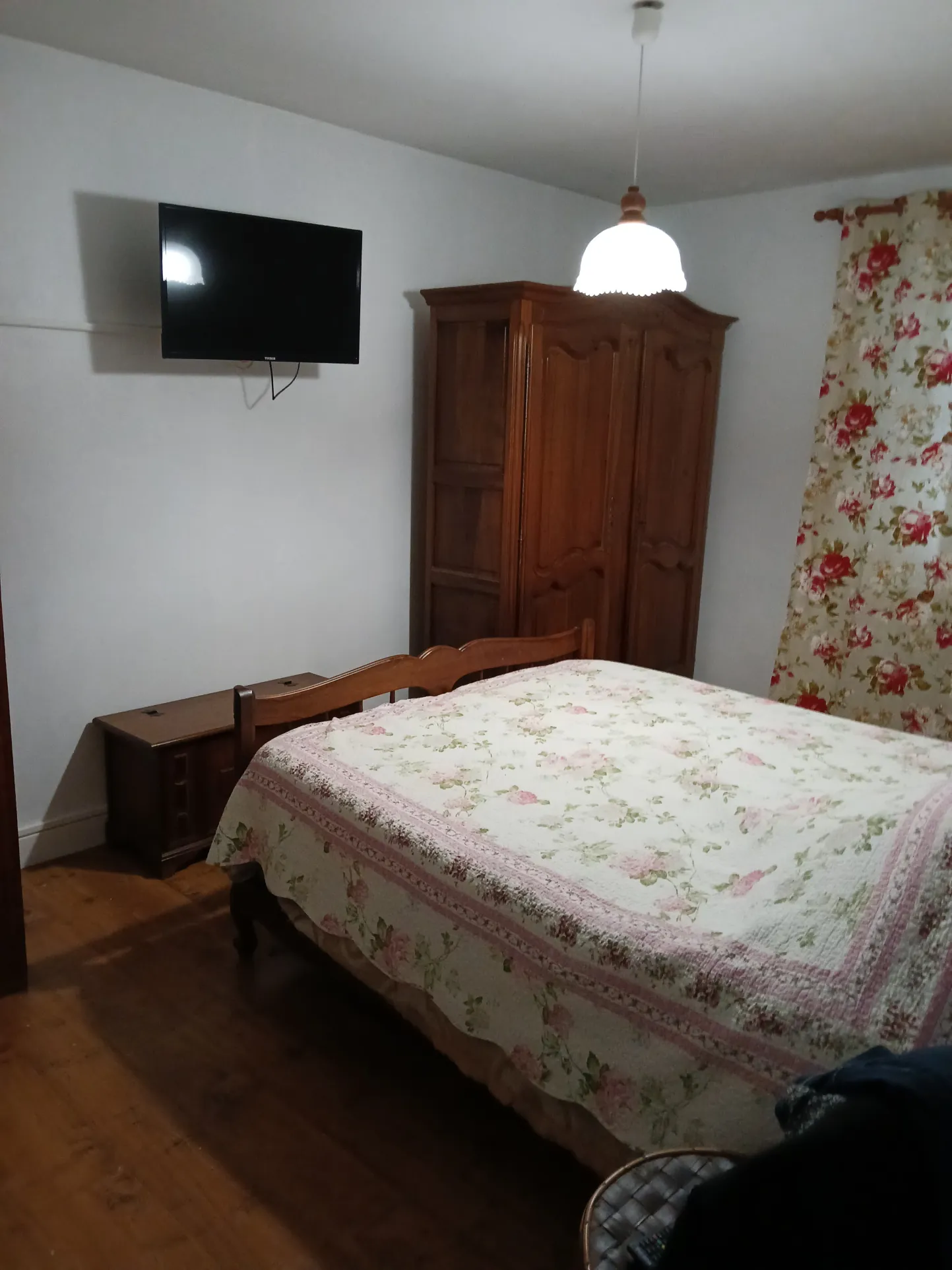 Maison T7 à vendre à La Roque-Gageac – Grand terrain et garages, idéal famille 