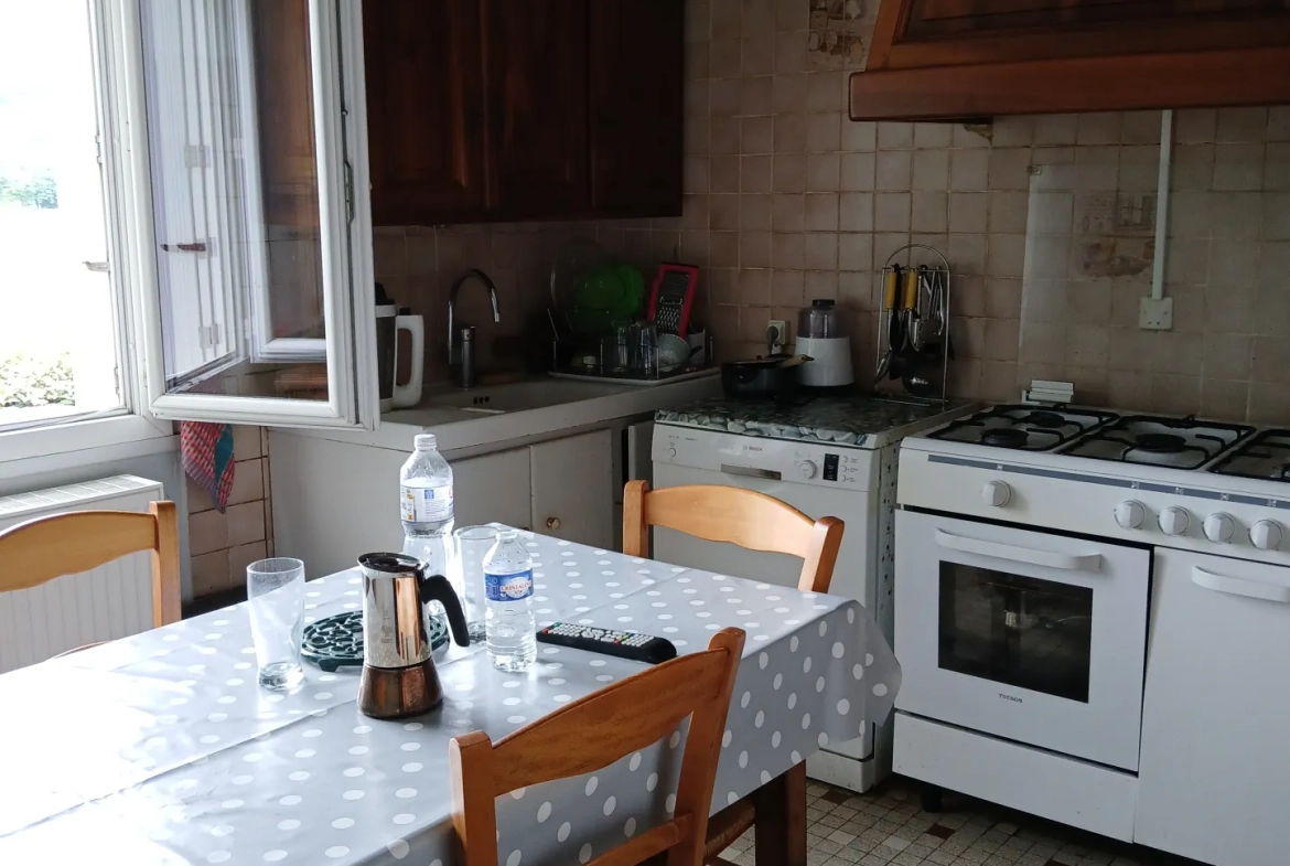 Maison T7 à vendre à La Roque-Gageac – Grand terrain et garages, idéal famille 