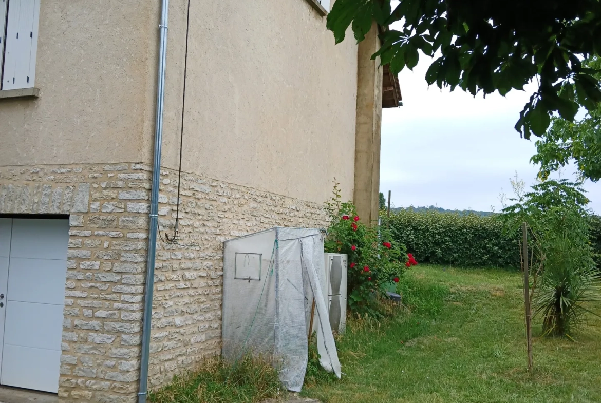 Maison T7 à vendre à La Roque-Gageac – Grand terrain et garages, idéal famille 