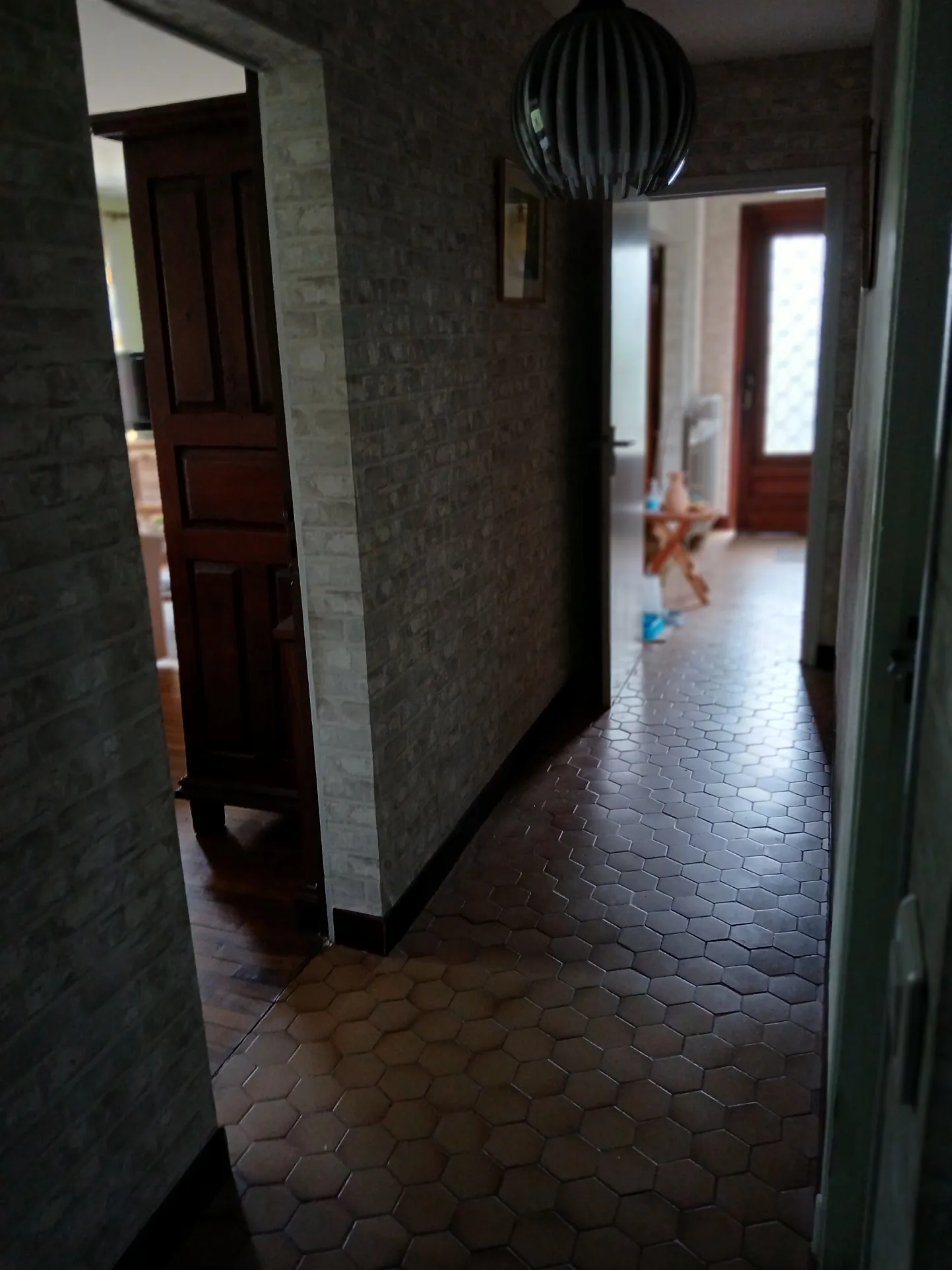 Maison T7 à vendre à La Roque-Gageac – Grand terrain et garages, idéal famille 