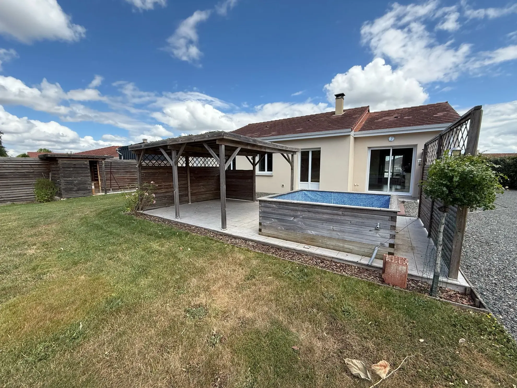 Maison récente de plain-pied avec garage et jardin clos à Bellerive-sur-Allier 