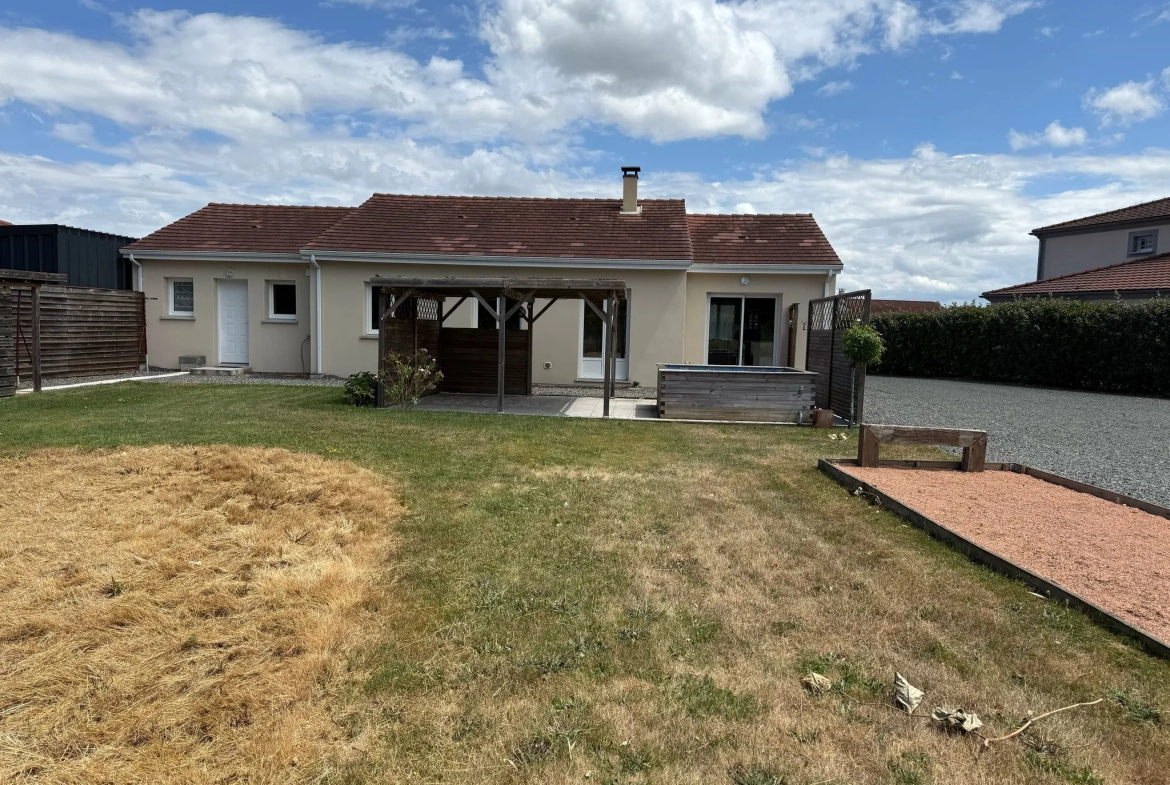 Maison récente de plain-pied avec garage et jardin clos à Bellerive-sur-Allier 