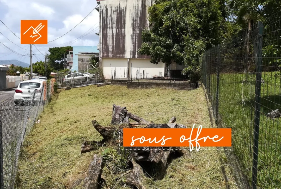 Terrain constructible à vendre à Fort-de-France – 254 m² avec dalle existante 