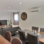 Appartement rénové 2 pièces à Maurin avec balcon et parking privé