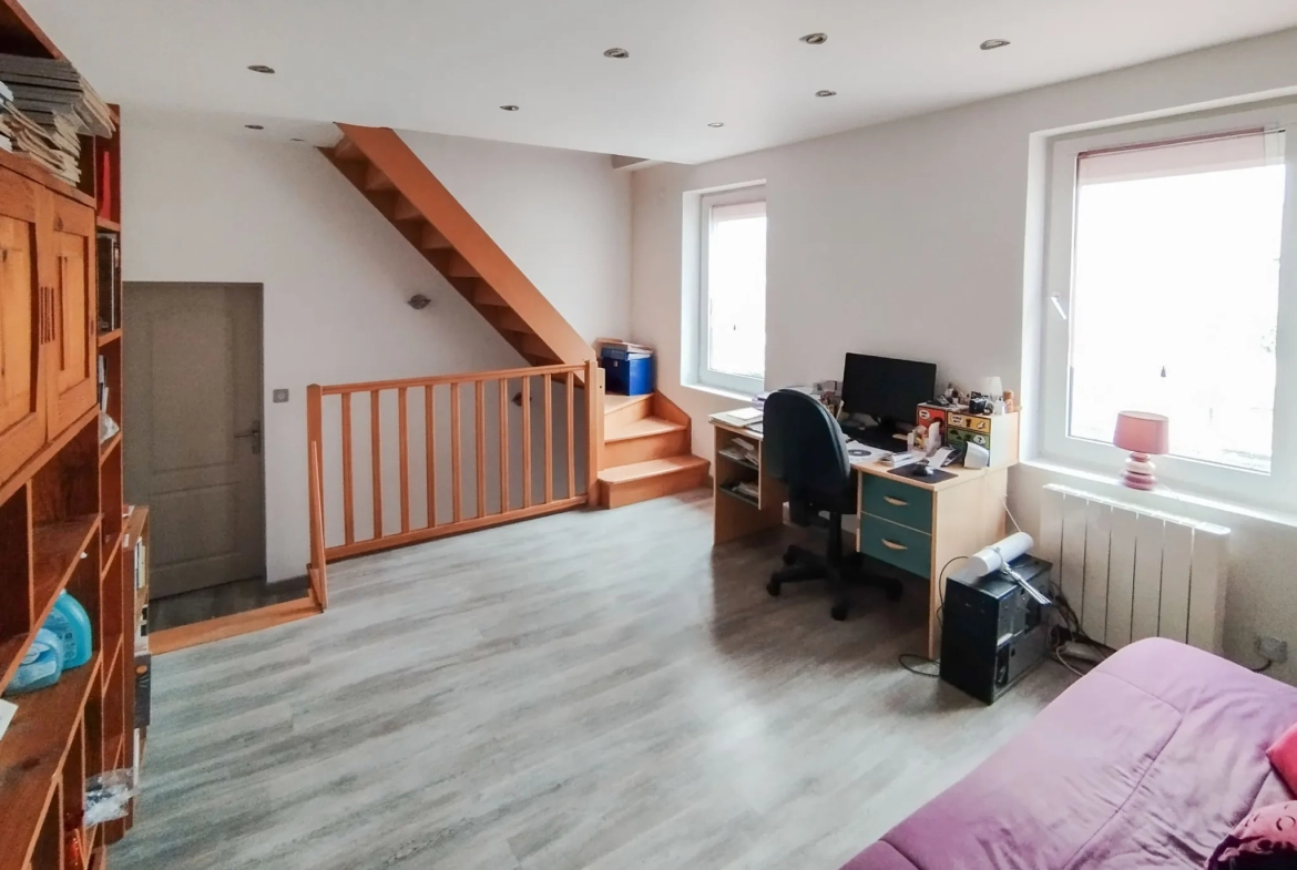 Maison rénovée avec jardin et terrasse à Exincourt – Calme et proximité des commodités 