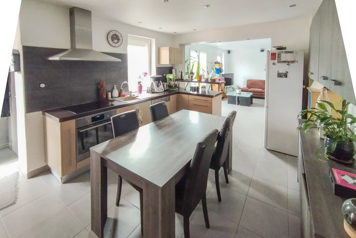 Maison rénovée avec jardin et terrasse à Exincourt – Calme et proximité des commodités 