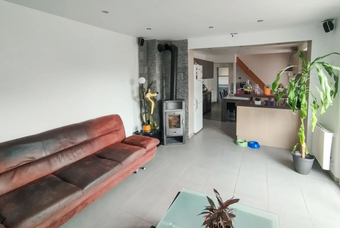 Maison rénovée avec jardin et terrasse à Exincourt – Calme et proximité des commodités 