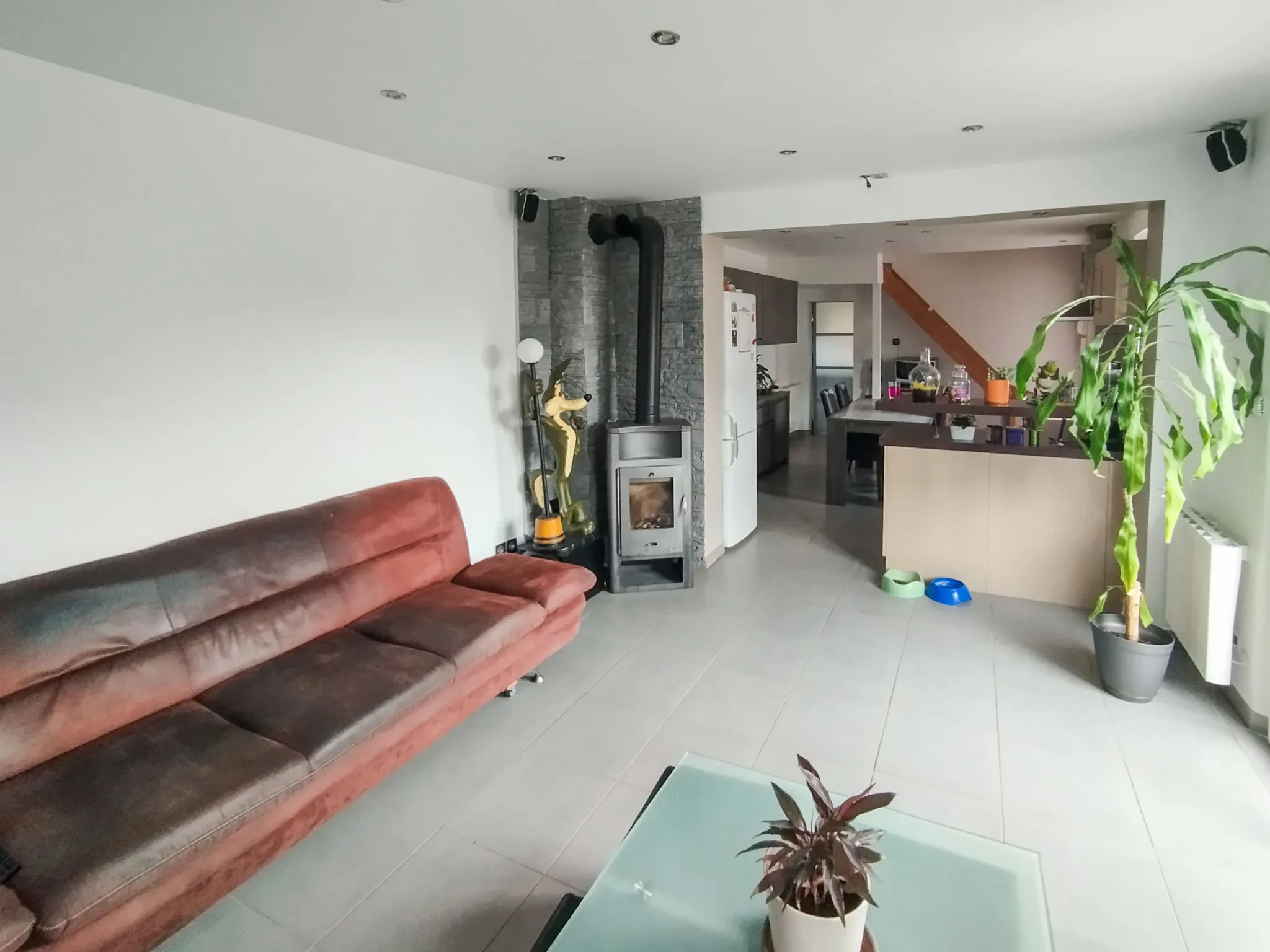 Maison rénovée avec jardin et terrasse à Exincourt – Calme et proximité des commodités 