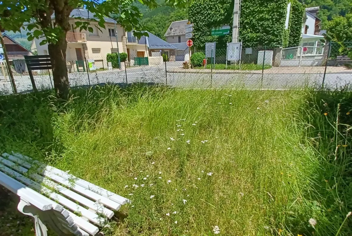 Appartement T3 à Saint-Mamet de 50 m² avec parking et local à skis, vue montagne 