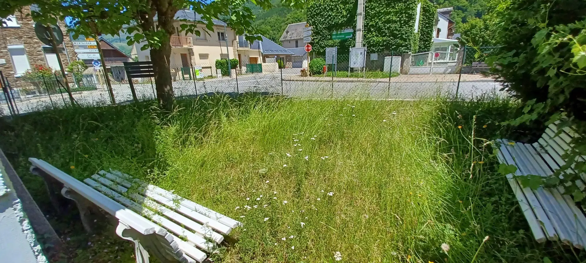 Appartement T3 à Saint-Mamet de 50 m² avec parking et local à skis, vue montagne 