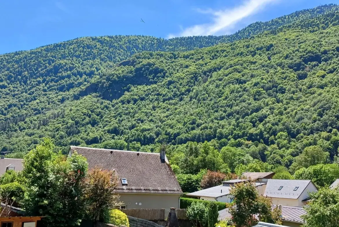 Appartement T3 à Saint-Mamet de 50 m² avec parking et local à skis, vue montagne 