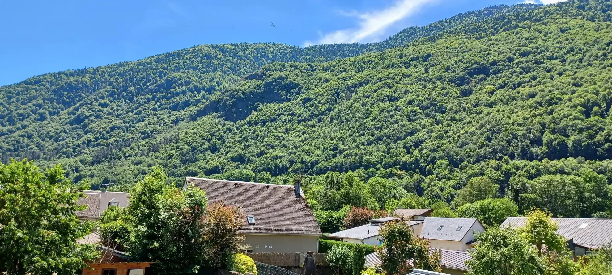 Appartement T3 à Saint-Mamet de 50 m² avec parking et local à skis, vue montagne 