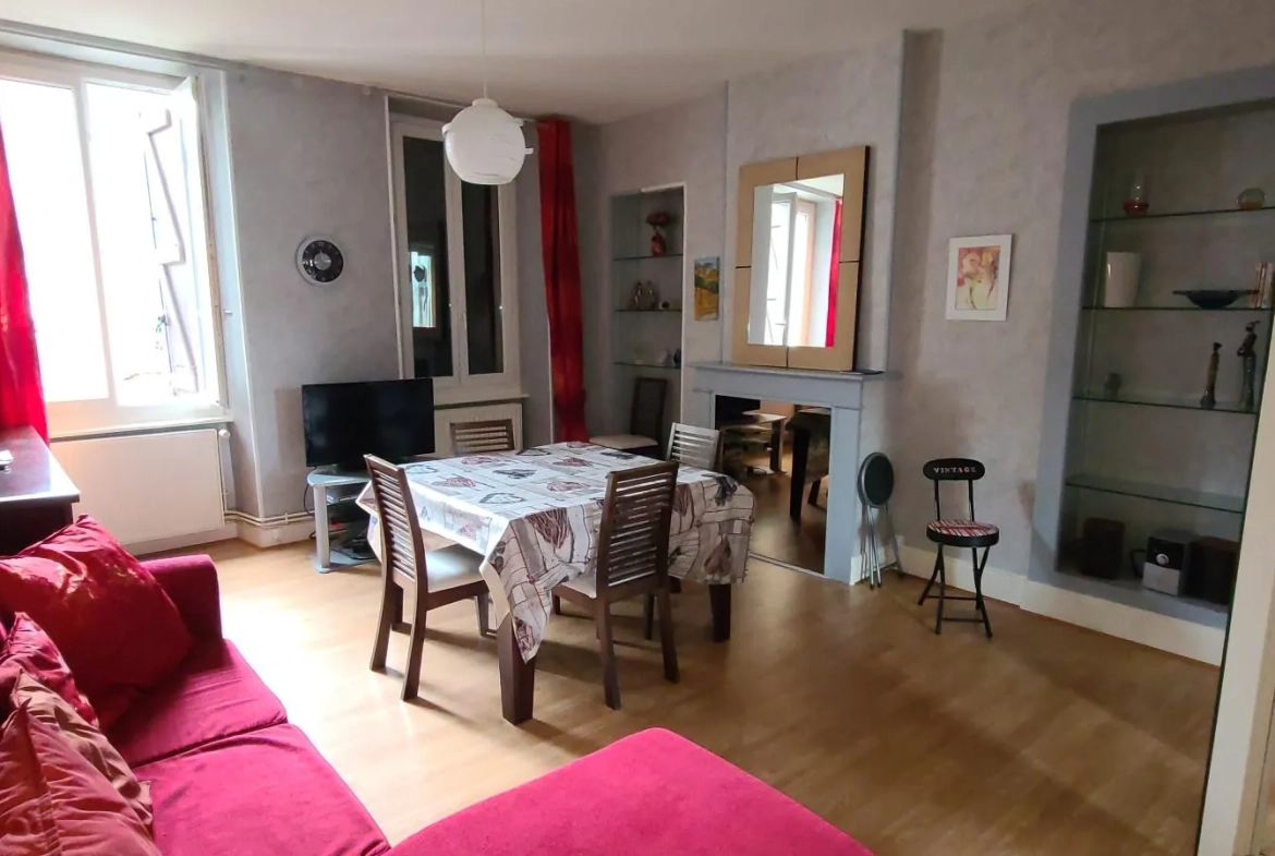 Appartement T3 à Saint-Mamet de 50 m² avec parking et local à skis, vue montagne 