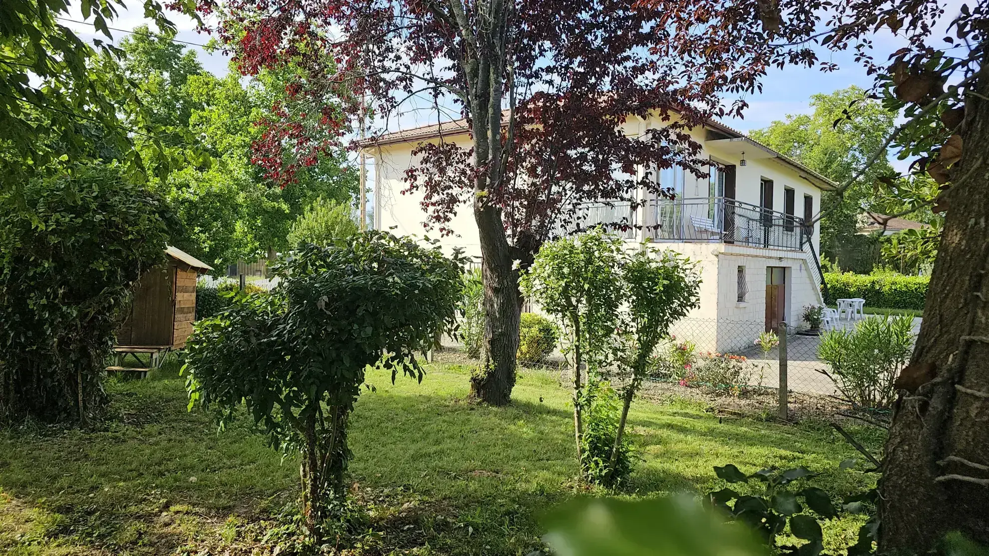 Belle maison à rénover avec garage et grand terrain, proche canal à Villeton 