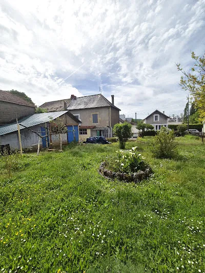 Maison à vendre à Le Lardin St Lazare - 2 chambres, jardin clos, location en cours 
