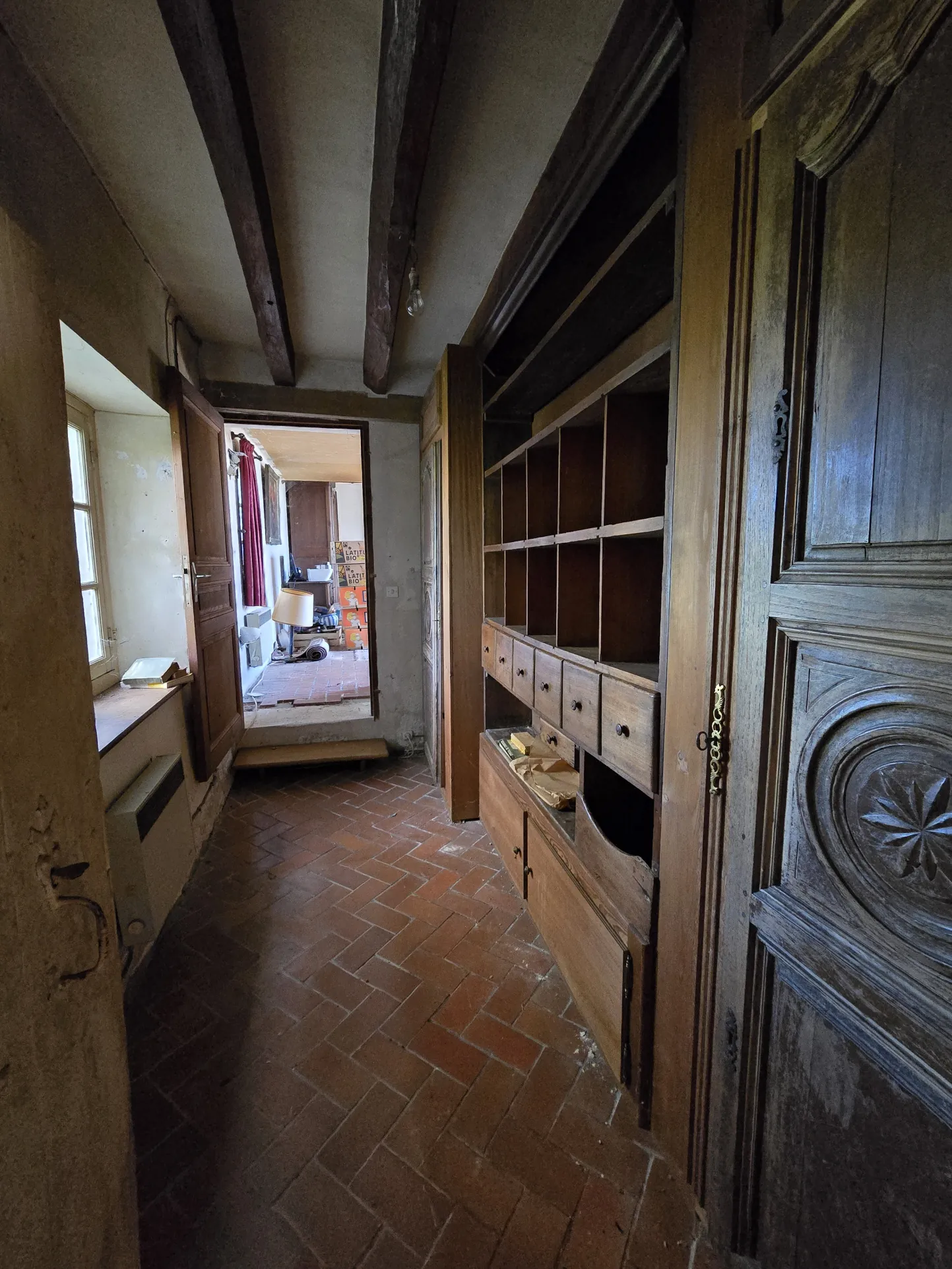 Charmante longère en pierre à rénover à Beton-Bazoches, proche N4, terrain de 4000 m² 