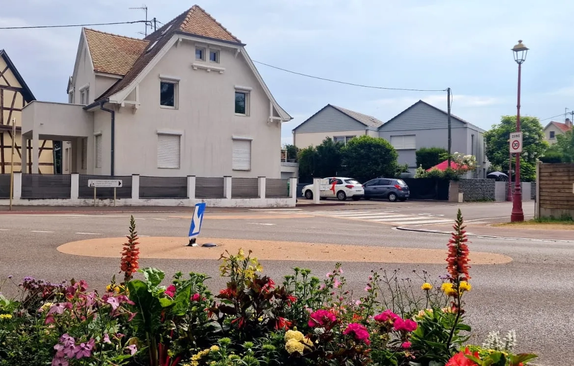Appartement spacieux avec balcon, parking et cave à Blotzheim 