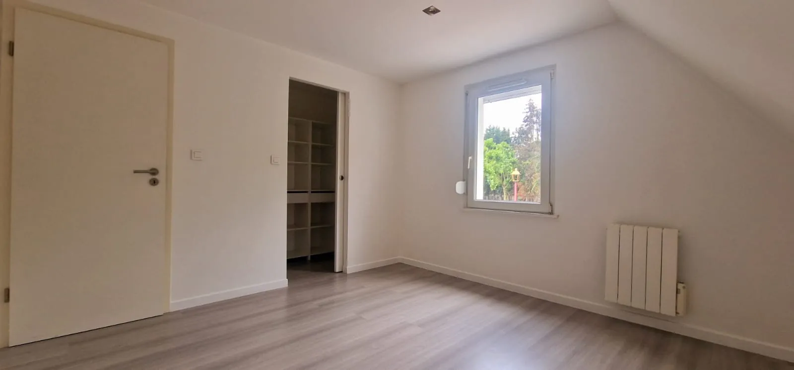 Appartement spacieux avec balcon, parking et cave à Blotzheim 