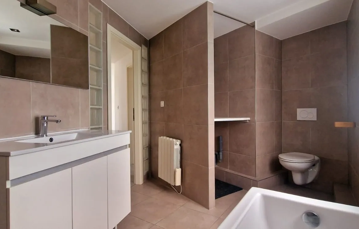 Appartement spacieux avec balcon, parking et cave à Blotzheim 