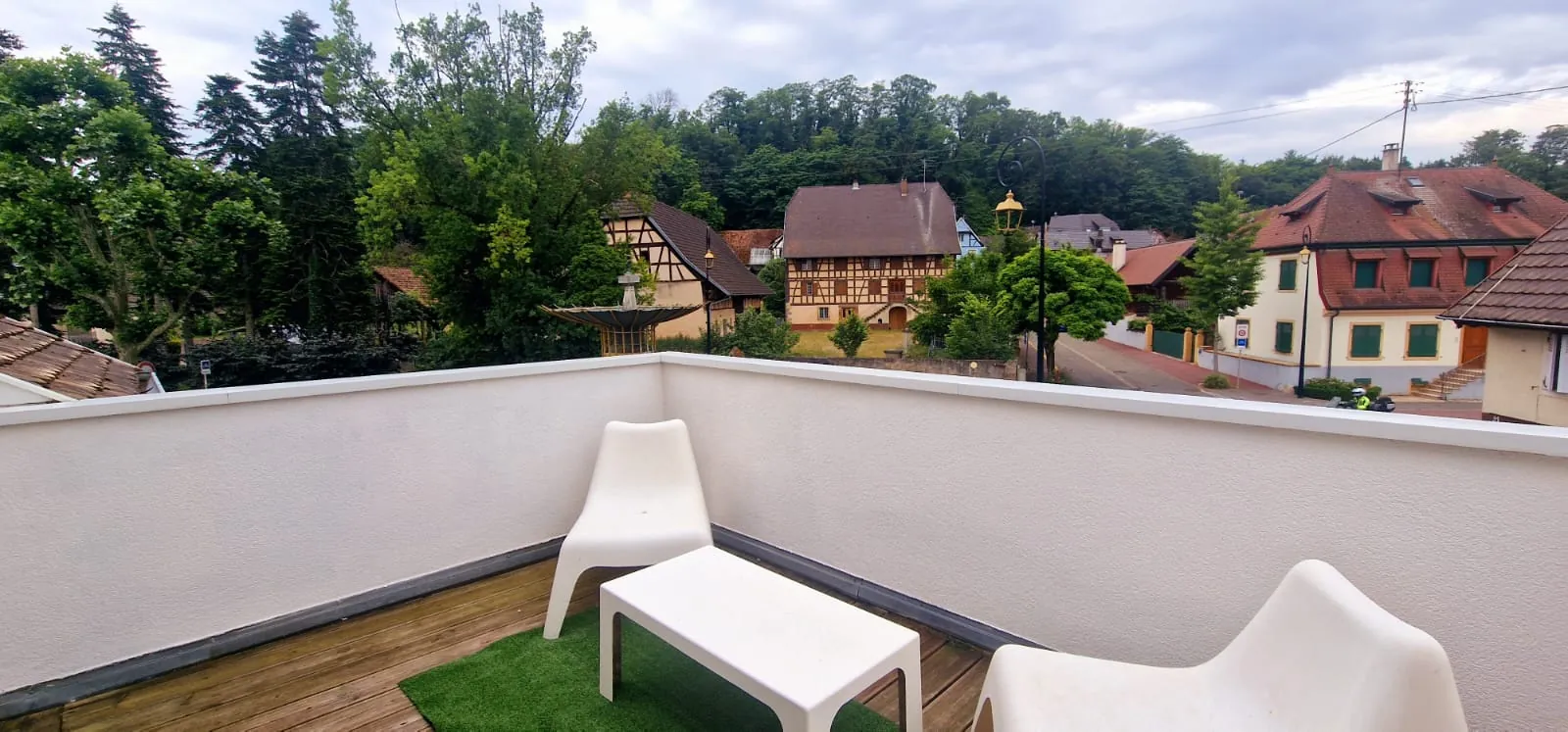 Appartement spacieux avec balcon, parking et cave à Blotzheim 
