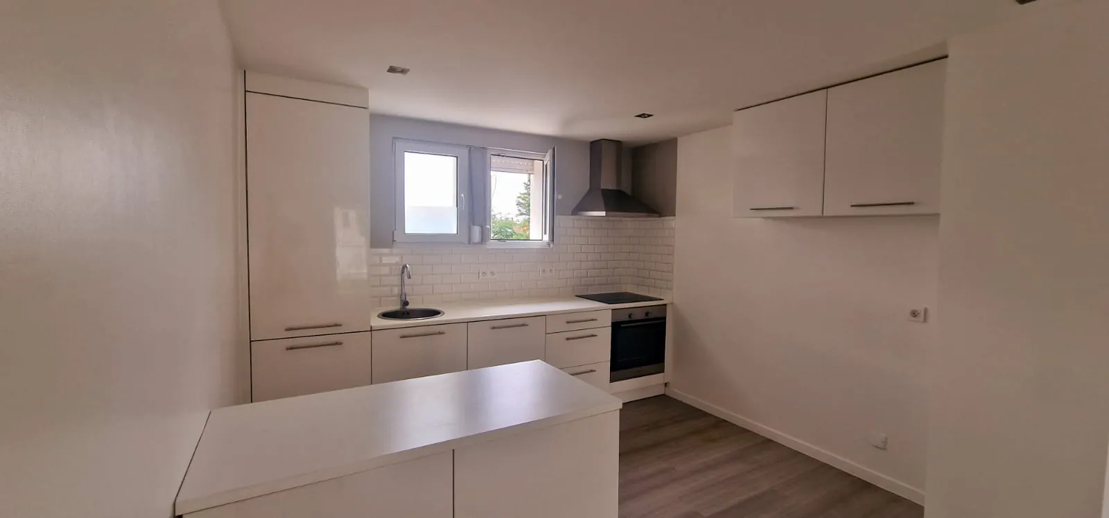 Appartement spacieux avec balcon, parking et cave à Blotzheim 