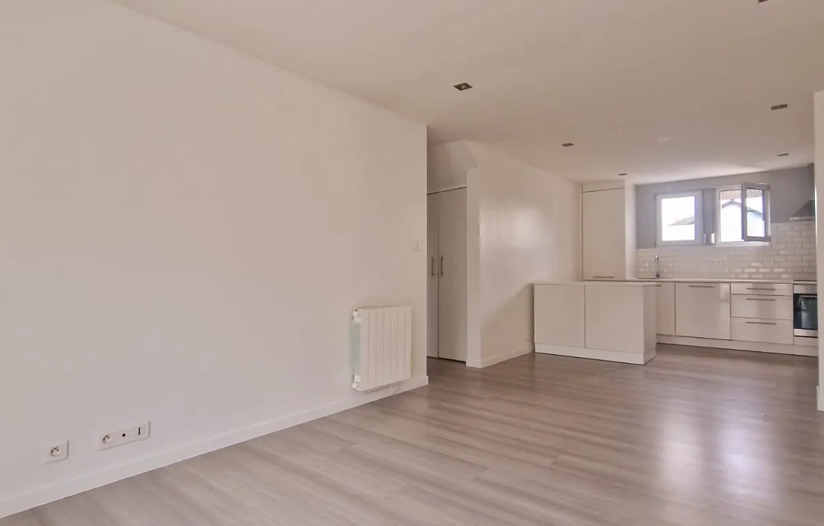 Appartement spacieux avec balcon, parking et cave à Blotzheim 