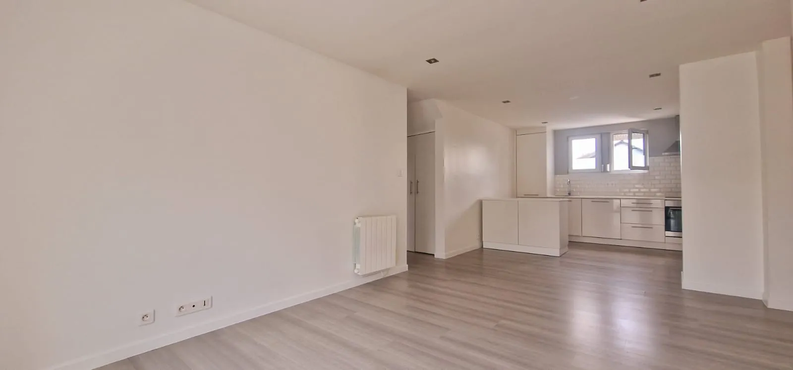 Appartement spacieux avec balcon, parking et cave à Blotzheim 
