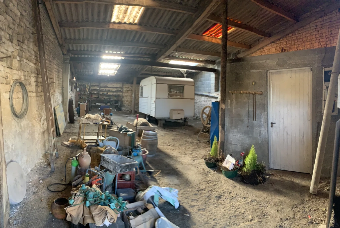 Maison avec potentiel à Matha - 110 m² sur 250 m² de terrain 