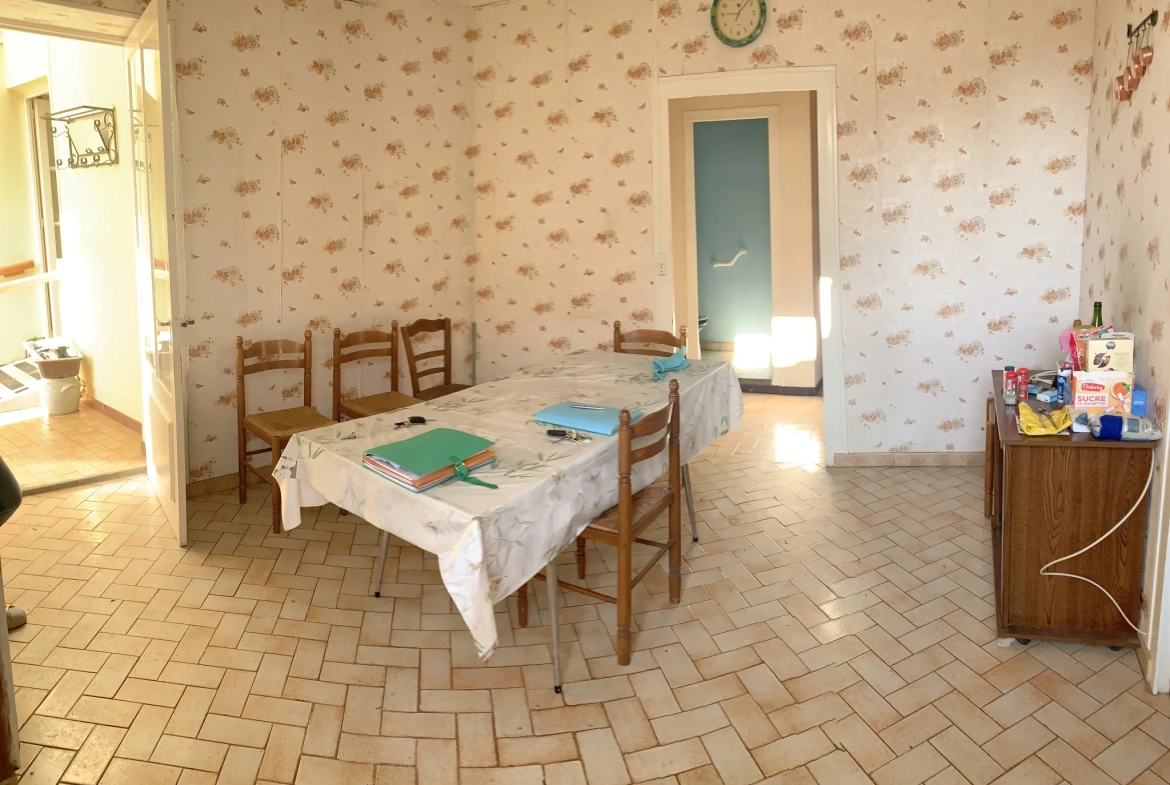 Maison avec potentiel à Matha - 110 m² sur 250 m² de terrain 