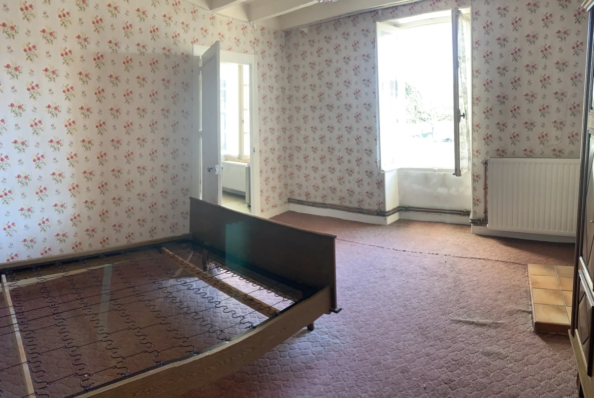 Maison avec potentiel à Matha - 110 m² sur 250 m² de terrain 