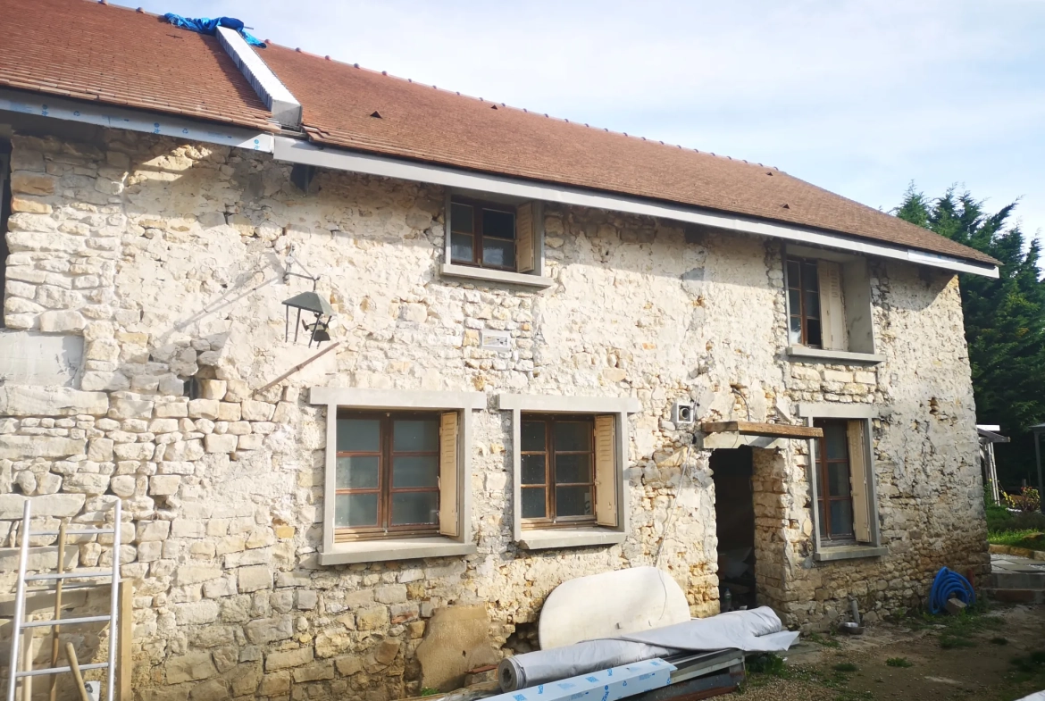 Corps de ferme à rénover de 220 m² en Essonne avec terrain de 2438 m² 