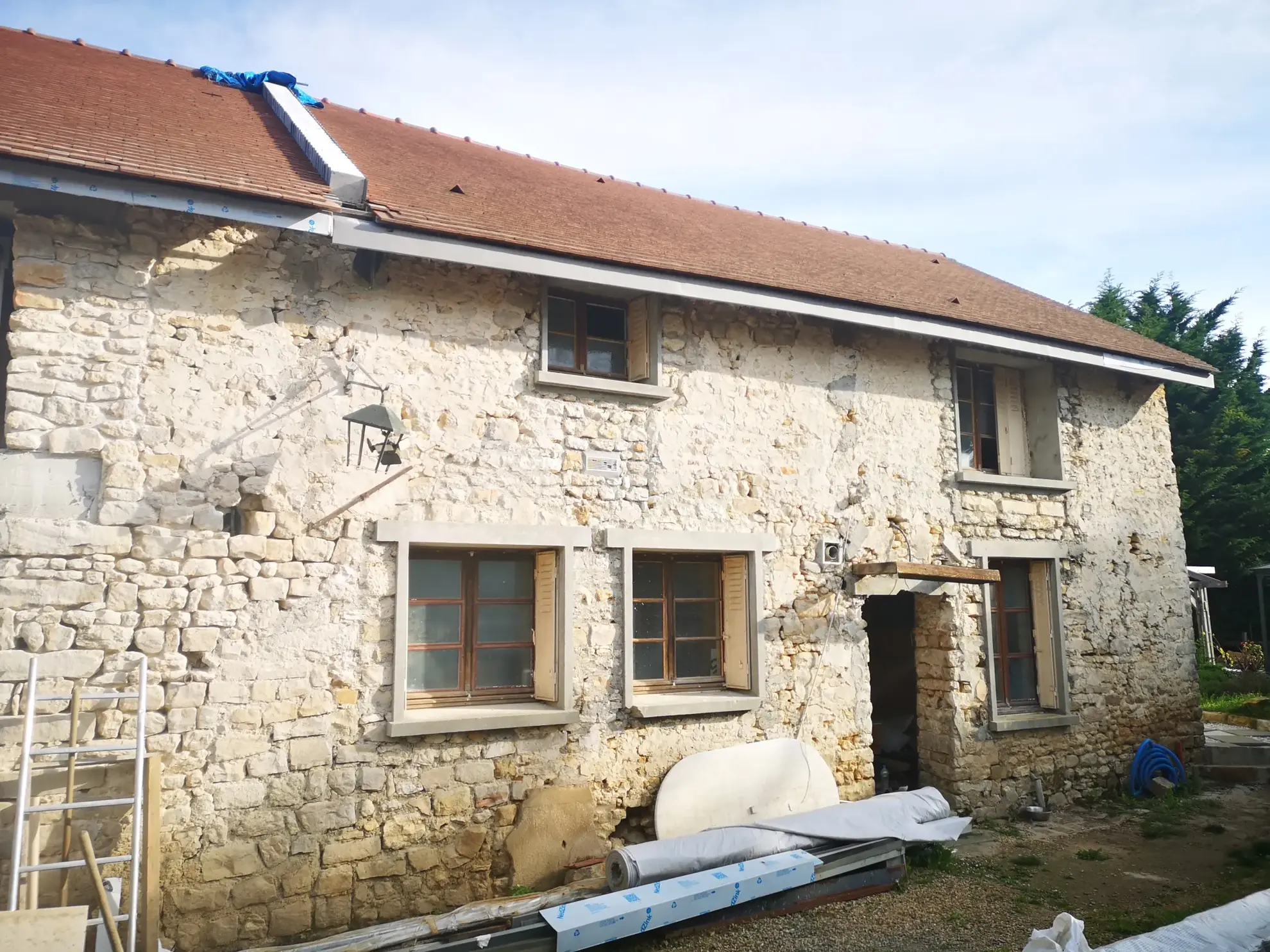 Corps de ferme à rénover de 220 m² en Essonne avec terrain de 2438 m² 