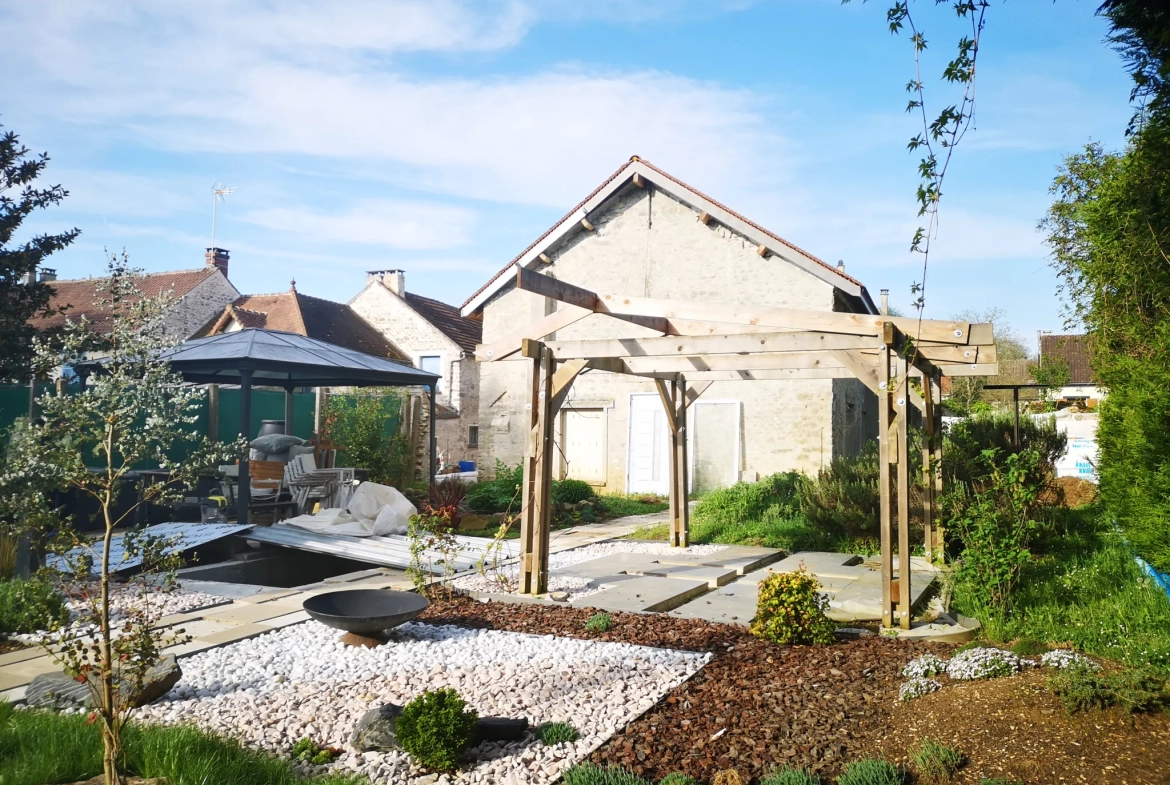 Corps de ferme à rénover de 220 m² en Essonne avec terrain de 2438 m² 