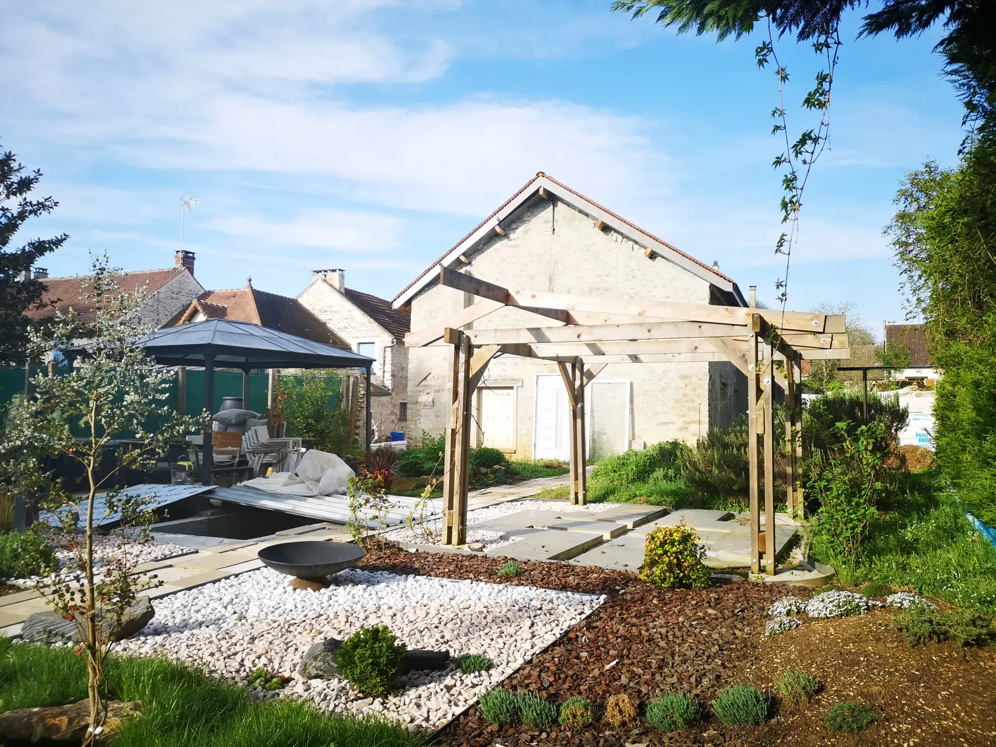 Corps de ferme à rénover de 220 m² en Essonne avec terrain de 2438 m² 